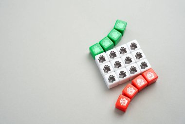 Artan satış teklifleri ve satın alınan konutların azaltıldığı emlak piyasası. Pazar doygunluğu. Ekonomik şartlar