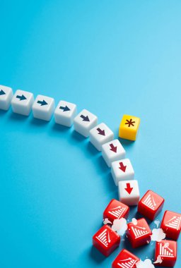 Gizli terimlerin ve koşulların aniden ortaya çıkması kayıplara ve çöküşlere yol açar. Planların aksaması, beklenmedik kayıplara neden oluyor. İstikrarı korumak için şeffaf anlaşmalar şarttır.
