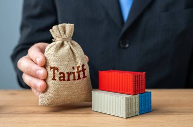 Gümrük ve nakliye konteynerleri. İthal mal ve ürünlerin ithalatı için ücret ve vergiler. İkmal zincirlerinin optimize edilmesi, küresel ekonomide ticaret maliyetleri ve rekabet gücünün dengelenmesinde hayati önem taşımaktadır..