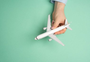 Yolcu uçağı hazır. Hava yolculuğu. Tatil planlama, küresel hareketlilik. Turizm, iş gezileri ve yeni yerler keşfetmek..