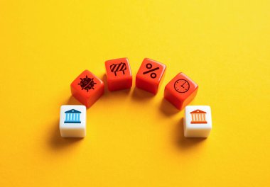 Bankalar arasındaki işlemlerle ilgili zorluklar. Komisyonlar ve yüksek ücretler. Devlet devletleri arasındaki zorluklar. Düzenleyici zorluklar, bankacılık gecikmeleri, gizli ücretler, siyasi sürtüşmeler.