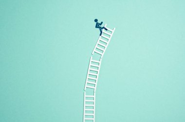 Güvenilmez bir başarı durumu. Merdiven kırılır ve kişi düşebilir. Risk, istikrarsızlık ya da iş, liderlik ya da kişisel gelişim konularındaki hassas başarılar. Kritik destek sistemleri kayıp