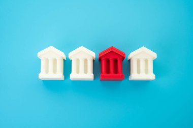 Diğerlerinin yanında kızıl banka binası. Finansal sorunlar, düşük likidite. Mali suçlar ve kara para aklama. Para aklama. Banka sektöründe kurumsal başarısızlık.