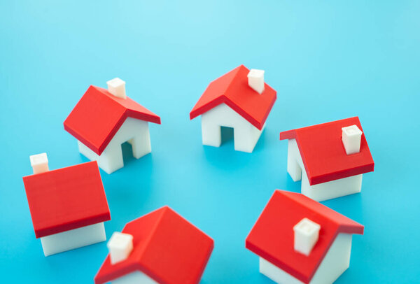 Круг домов. Сообщество и район. Поиск и покупка жилья. Рынок недвижимости. Поиск недвижимости, проживание в общине или развитие кооперативной собственности.