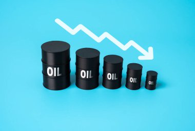 Petrol tüketiminde azalma. Petrol üretiminde azalma. Fosil yakıtlara bağımlılık. Yeşil alternatifler. Talep azalıyor. Petrol ekonomisi kayması. Tüketim yavaşlıyor.