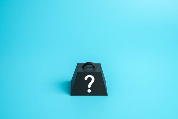 Вес вопросительных знаков. Тяжесть в душе. Виновен, комплексы неполноценности. Психические проблемы. Неизвестный фактор давления. Понятие тревоги, психологического бремени, депрессии, эмоциональной осведомленности.