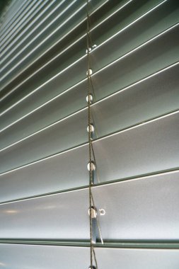 Atölye ve ofis metali arka planda yatay körlük çizgisi ayrıntıları.