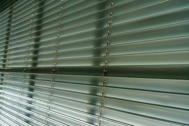 Atölye ve ofis metali arka planda yatay körlük çizgisi ayrıntıları.