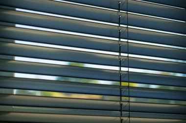 Atölye ve ofis metali arka planda yatay körlük çizgisi ayrıntıları.