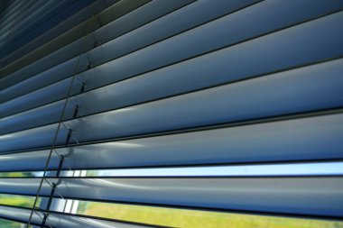 Atölye ve ofis metali arka planda yatay körlük çizgisi ayrıntıları.