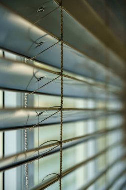 Atölye ve ofis metali arka planda yatay körlük çizgisi ayrıntıları.