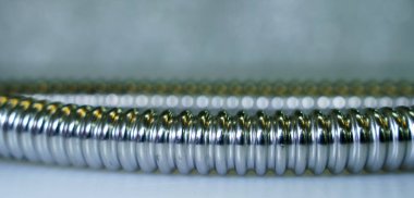 Paslanmaz çelik hortumlar ve esnek borular, montajlar ve basınç eklemleri.