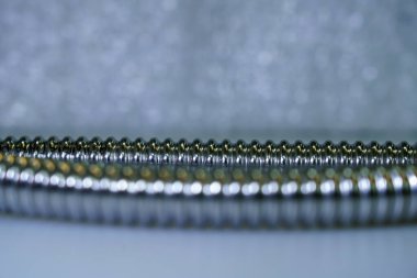 Paslanmaz çelik hortumlar ve esnek borular, montajlar ve basınç eklemleri.