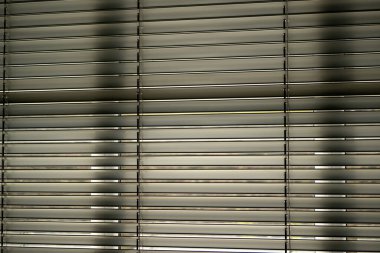 Atölye ve ofis metali arka planda yatay körlük çizgisi ayrıntıları.