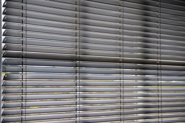 Atölye ve ofis metali arka planda yatay körlük çizgisi ayrıntıları.