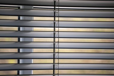 Atölye ve ofis metali arka planda yatay körlük çizgisi ayrıntıları.
