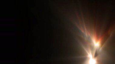 Siyah arkaplanda lens parlatıcı etkisi