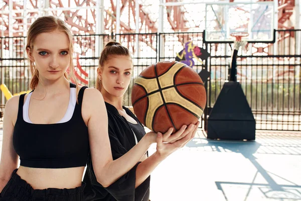 Girls City Square Going Play Basketball Looking Camera Streetball Lifestyle — Foto de Stock