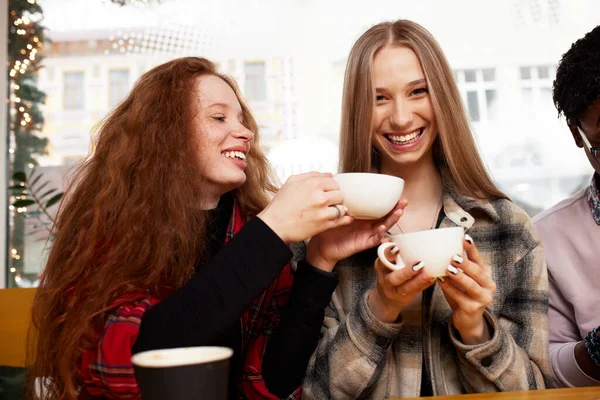 Firma Młodych Ludzi Kawiarni Baw Się Dobrze Pij Kawę Baw — Zdjęcie stockowe