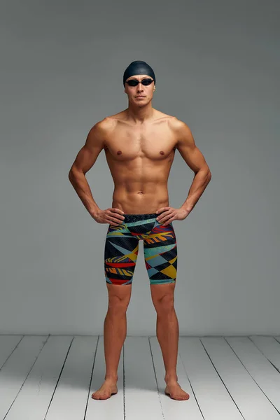 Retrato Nadador Com Boné Máscara Retrato Completo Jovem Atleta Nadador — Fotografia de Stock