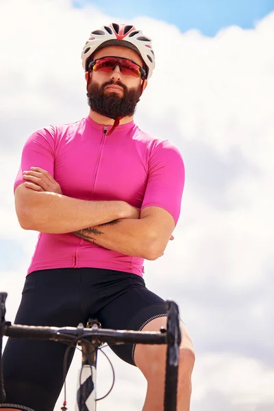 Retrato Ciclista Fondo Del Cielo Hombre Traje Ciclismo Con Gafas — Foto de Stock