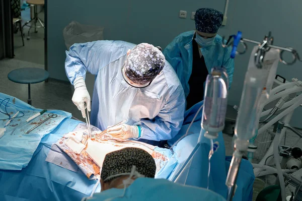 Gruppe Von Chirurgen Die Einem Modernen Operationssaal Operieren Medizinisches Team — Stockfoto