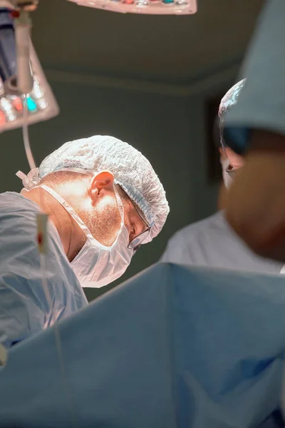 Kirurg Ansigt Operationsstuen Stressende Drift Kirurg Udfører Operation Moderne Operationsstue - Stock-foto