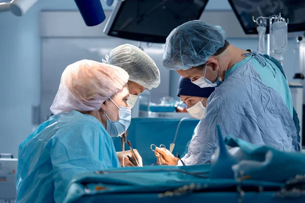 Les Visages Des Chirurgiens Dans Salle Opération Pendant Opération Médecine — Photo