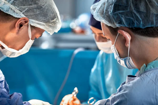 Rostros Cirujanos Quirófano Durante Operación Medicina Moderna Personal Médico Durante — Foto de Stock