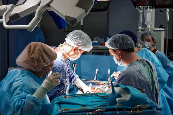 Cerrahlardan Oluşan Bir Ekip Hayat Için Gerçek Bir Operasyon Için — Stok fotoğraf