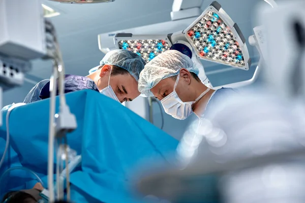 Tir Angle Bas Dans Salle Opération Chirurgiens Effectuer Opération Médecins — Photo