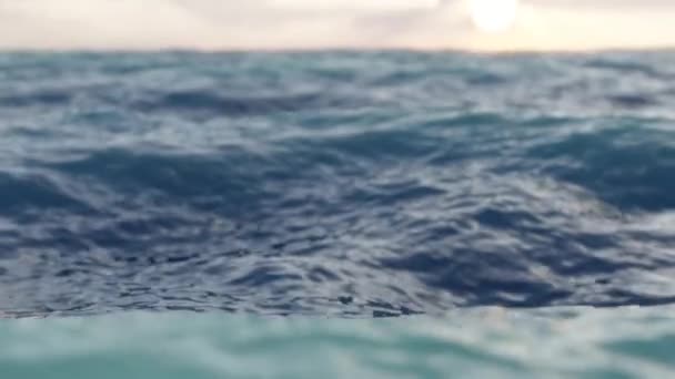 Fale Oceanie Burzliwa Scena Pętli Morskiej Kamera Trzęsie Się Wodzie — Wideo stockowe