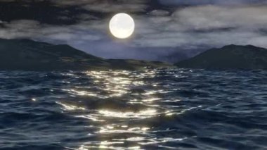 Okyanusun üstünde dolunay olan bir gece sahnesi, dağların yakınındaki suya yansıyor.