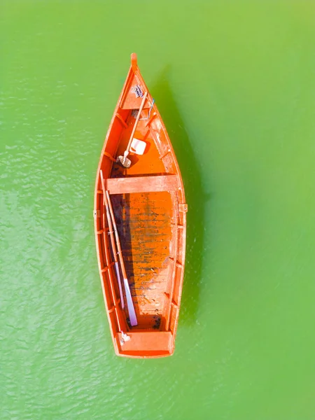 巴西圣卡塔里纳邦邦邦邦比尼亚市坎托格朗德的一艘小渔船的空中照片 — 图库照片