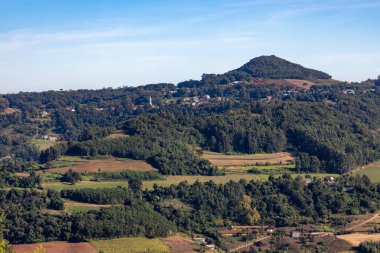 Pinha Alto 'daki tarım arazileri ve ormanlar, Nova Petropolis, Rio Grande do Sul, Brezilya