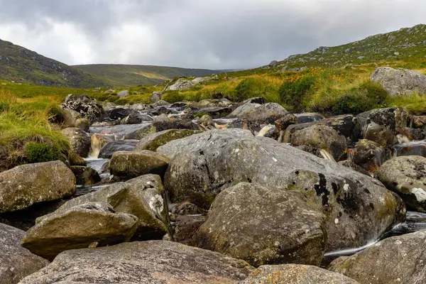 ウィックロー山の川と岩 ウィックロー アイルランド — ストック写真