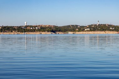 Colorado Nehri etrafındaki evler, Austin, Teksas, ABD