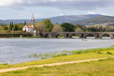 Ortaçağ Köprüsü ve Kilisesi, Ponte de Lima, Portekiz