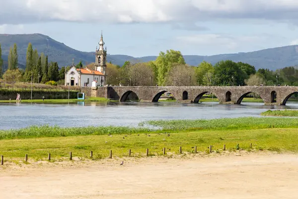 Ortaçağ Köprüsü ve Kilisesi, Ponte de Lima, Portekiz