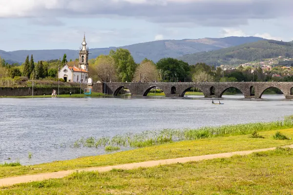 Ortaçağ Köprüsü ve Kilisesi, Ponte de Lima, Portekiz