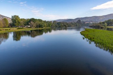 Lima Nehri etrafında orman, Ponte de Lima, Portekiz