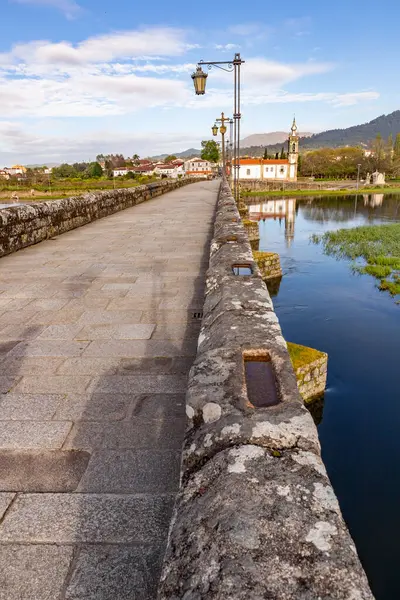 Ortaçağ Köprüsü ve Kilisesi, Ponte de Lima, Portekiz