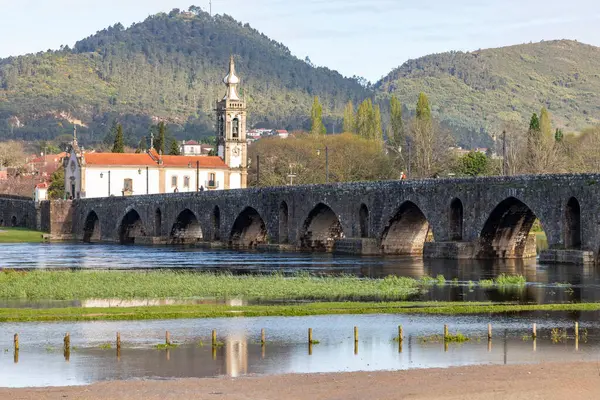 Ortaçağ Köprüsü ve Kilisesi, Ponte de Lima, Portekiz