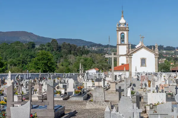Mezarlık ve kilise, Viana do Castelo, Portekiz