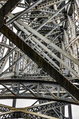 I. Luis köprüsünün detayları Douro nehri üzerinde, Porto, Portekiz