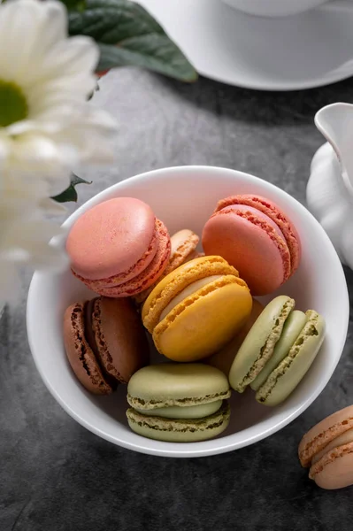Macaroons Colorful Cookies White Bowl Flowers Macarons French Sweet Dessert — Stock Photo, Image