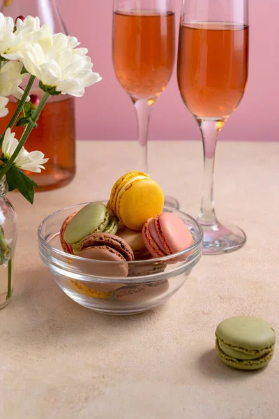 Macaroons Colorful Cookies Glass Bowl Served Champagne Drink Macarons French — Stock Photo, Image