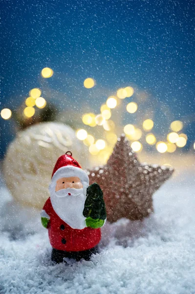 Weihnachtsschmuck Weihnachtsmann Weihnachtsdekoration Schnee Und Bokeh Lichter Abstrakter Winter Saisonaler — Stockfoto