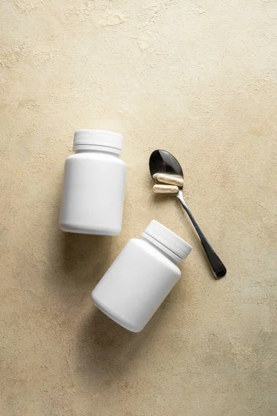 Λευκά Μπουκαλάκια Χαπιών Ζεστό Φόντο Συμπληρώματα Διατροφής Υγειονομικής Περίθαλψης Βιταμίνες — Φωτογραφία Αρχείου