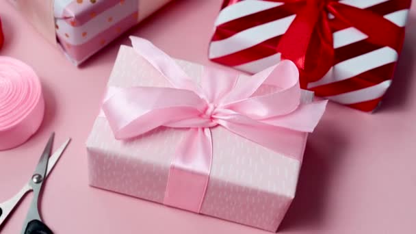 Розовая Подарочная Коробка Упаковки Подарочные Коробки День Рождения День Матери — стоковое видео